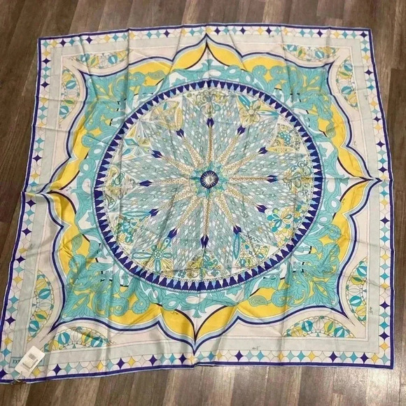 NWT Authentic Emilio Pucci Large Silk Made in Italy Fashion Abstract Scarf - Picture 2 of 8